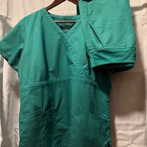 11. Pre loved Maevn Eon Women’s V-Neck Medical Scrub Top and Pant Set in Green